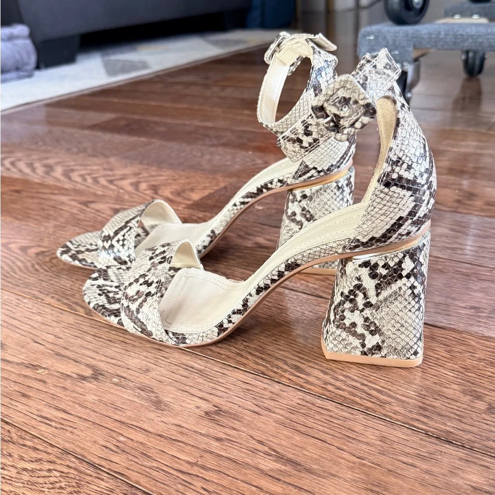 Bershka Snakeskin Heels Square Toe Block Heel Sandals Size 9 Chic Trendy Neutral